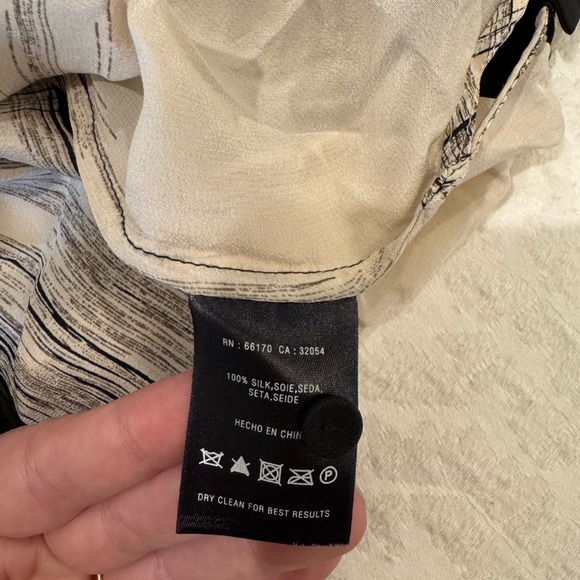 Anthropologie MAEVE Size 4 Cream & Black Geomtric Print Silk Blouse off shoulder - Picture 7 of 8